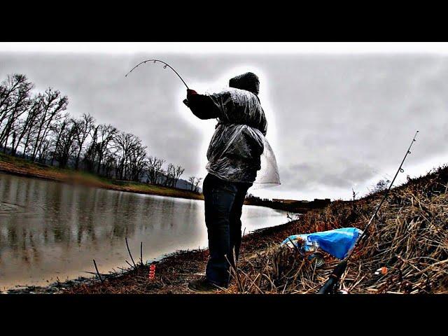 Fishing rights. Параниха Северодвинск рыбалка. Рыбак. Мужик с удочкой. Рыбак на рыбалке.